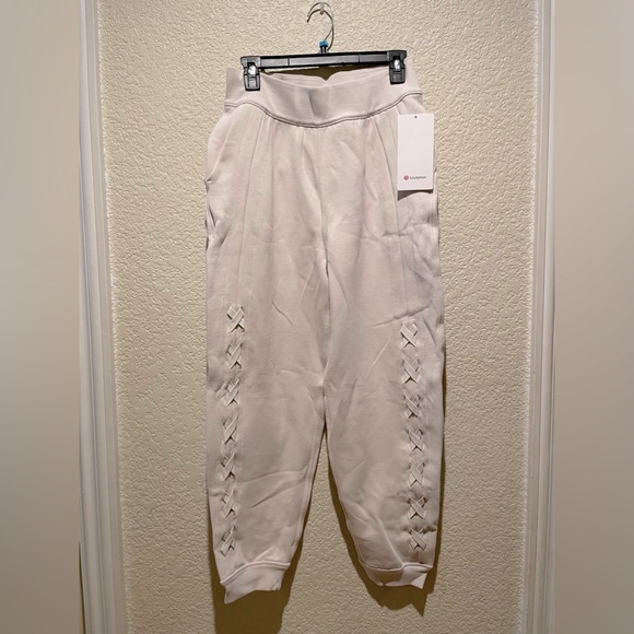 NWT Lululemon Braided Detail HR Joggers Size 6 Cream Color - Picture 15 of 16